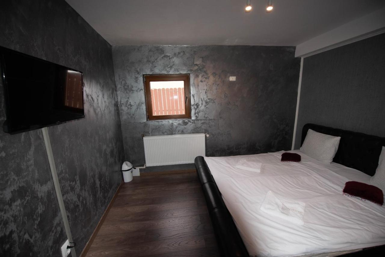 Vila Estera Therme บาโลเตชติ ภายนอก รูปภาพ