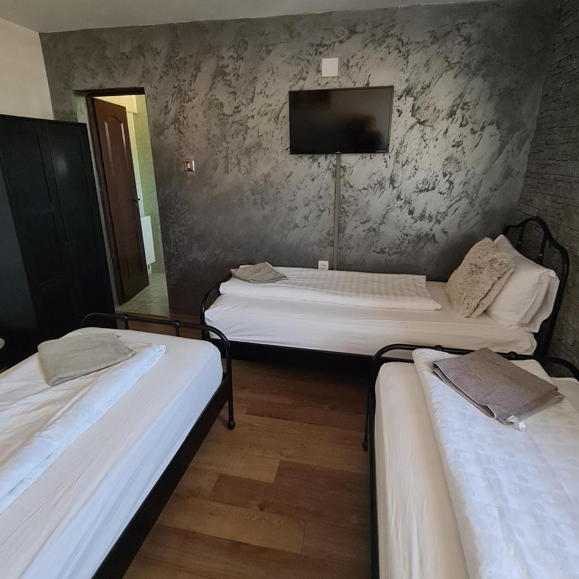 Vila Estera Therme บาโลเตชติ ภายนอก รูปภาพ