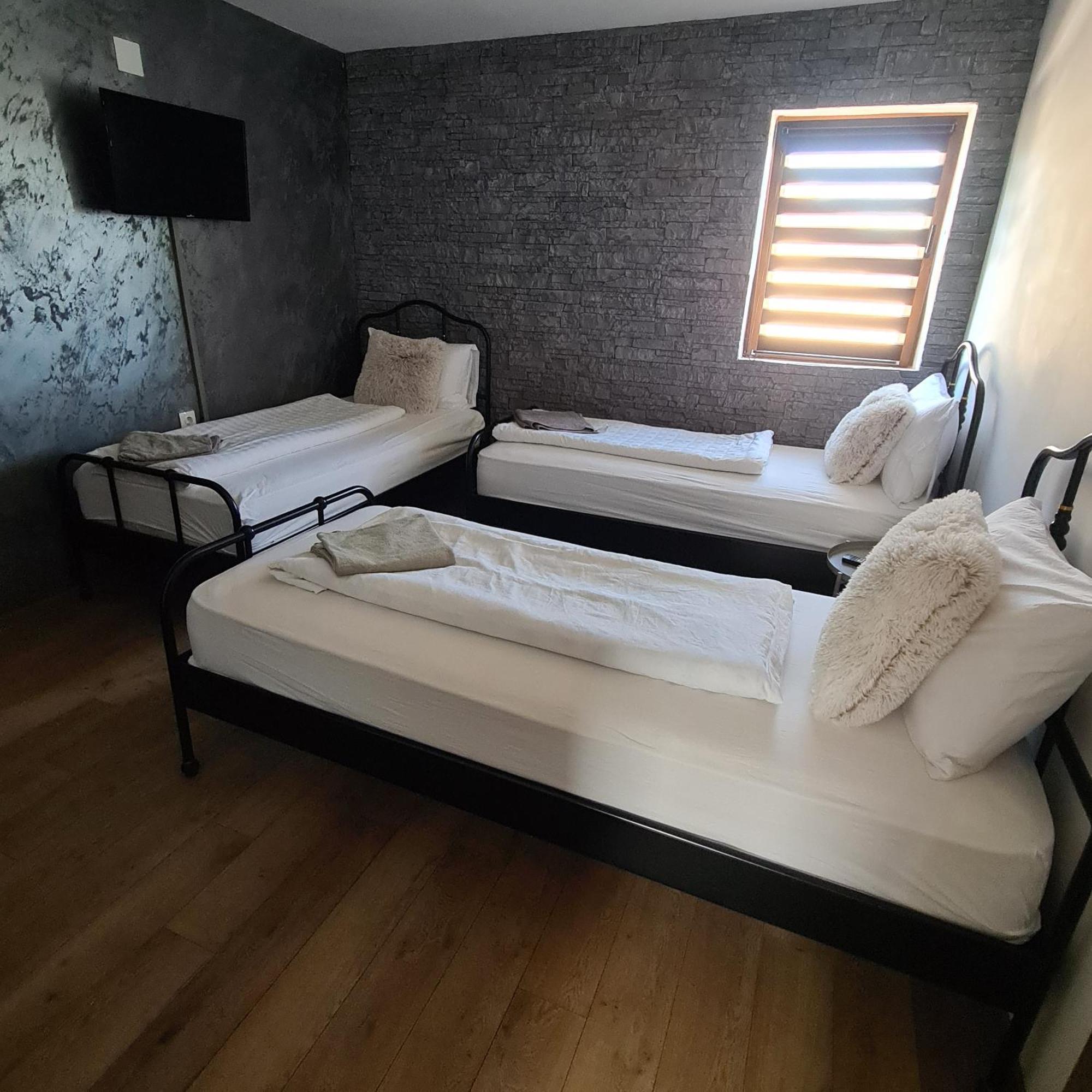 Vila Estera Therme บาโลเตชติ ภายนอก รูปภาพ